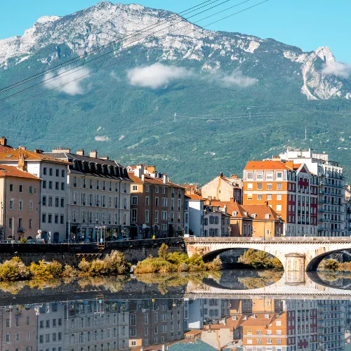 chauffeur transfert grenoble disponible pour circuits touristiques